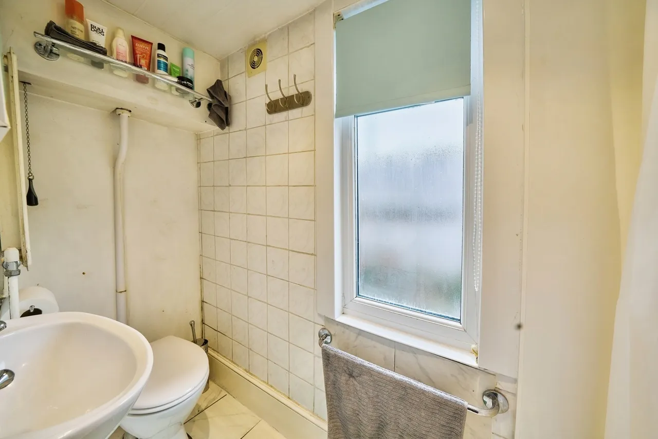 Buckingham Road, London, E15, photo 8
