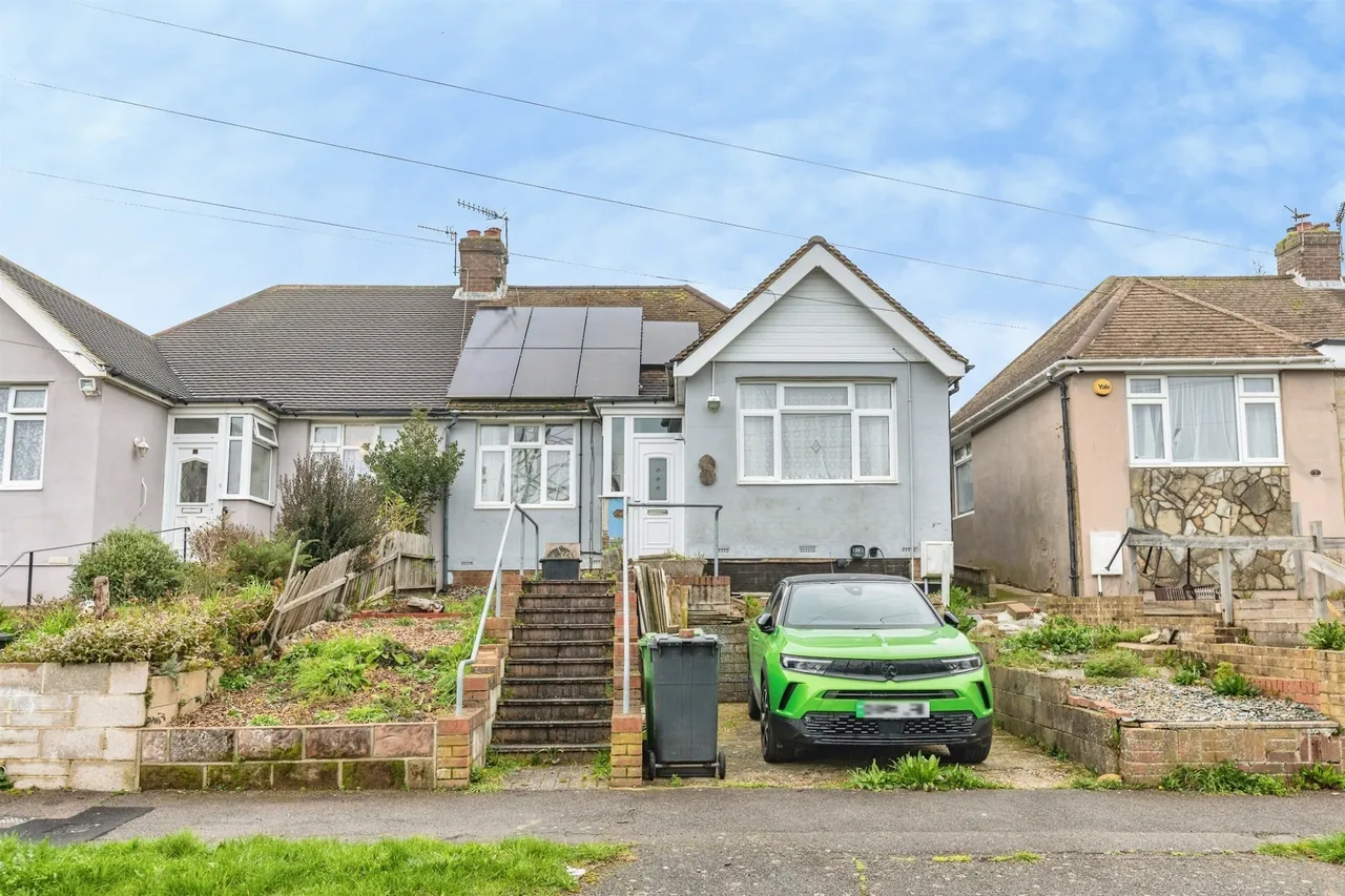 2 bed house for sale — Firtree Road, Hastings