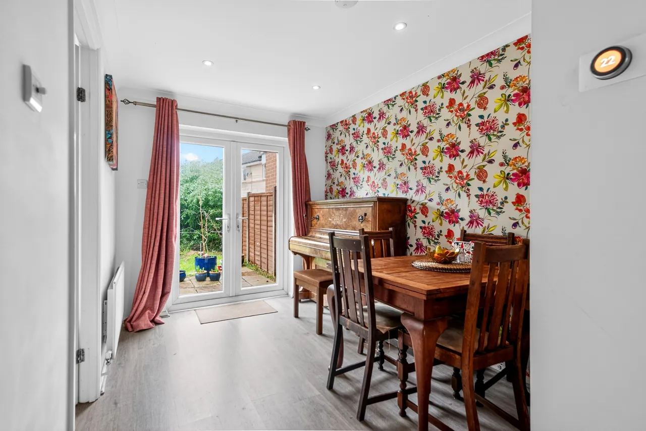 Stokes Close, Crawley, RH10, photo 4