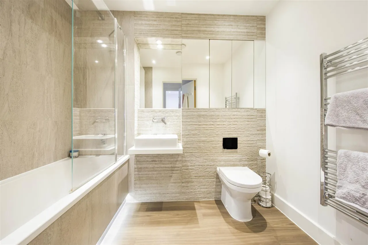 Frazer Nash Close, Isleworth, TW7, photo 8