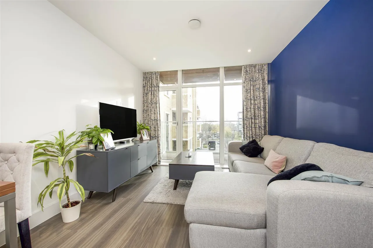 Frazer Nash Close, Isleworth, TW7, photo 2