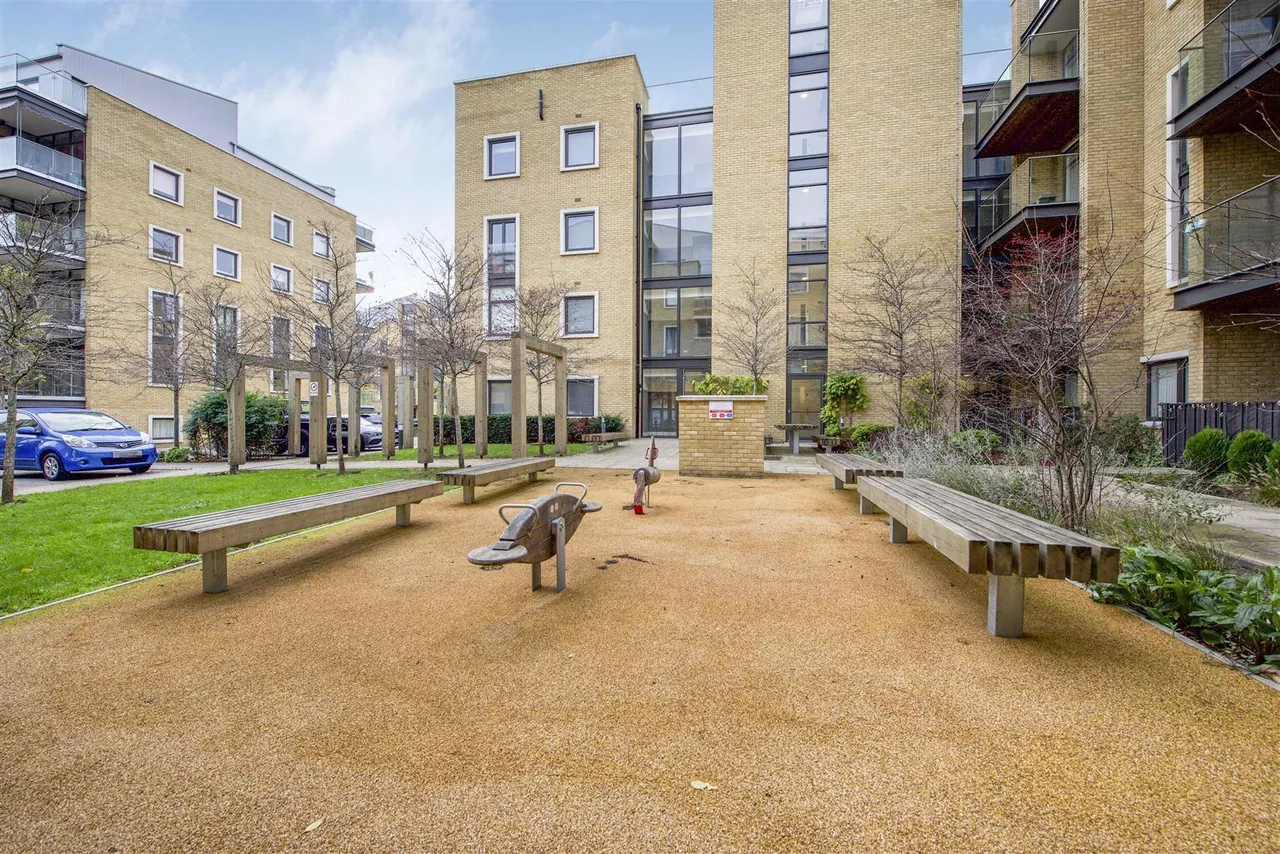 Frazer Nash Close, Isleworth, TW7, photo 10