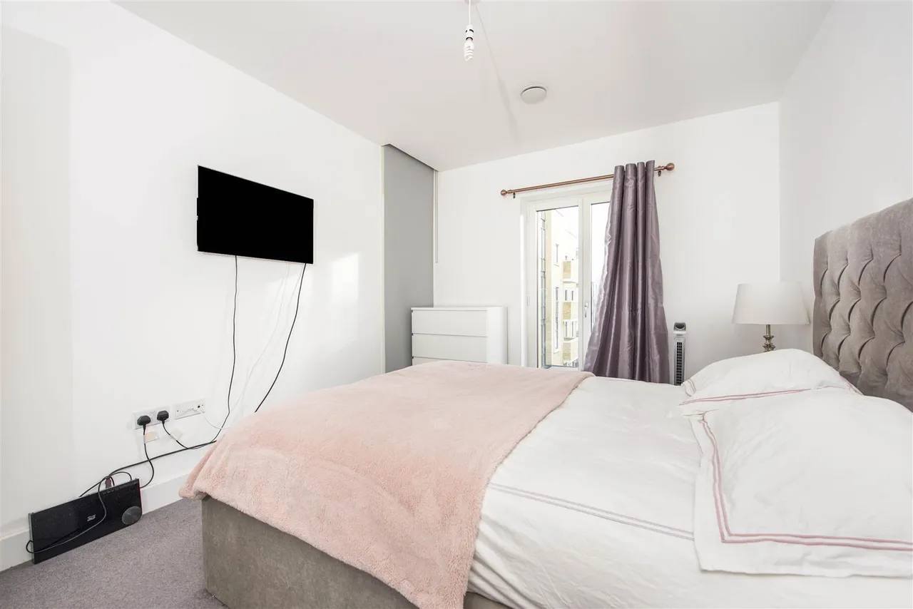 Frazer Nash Close, Isleworth, TW7, photo 7