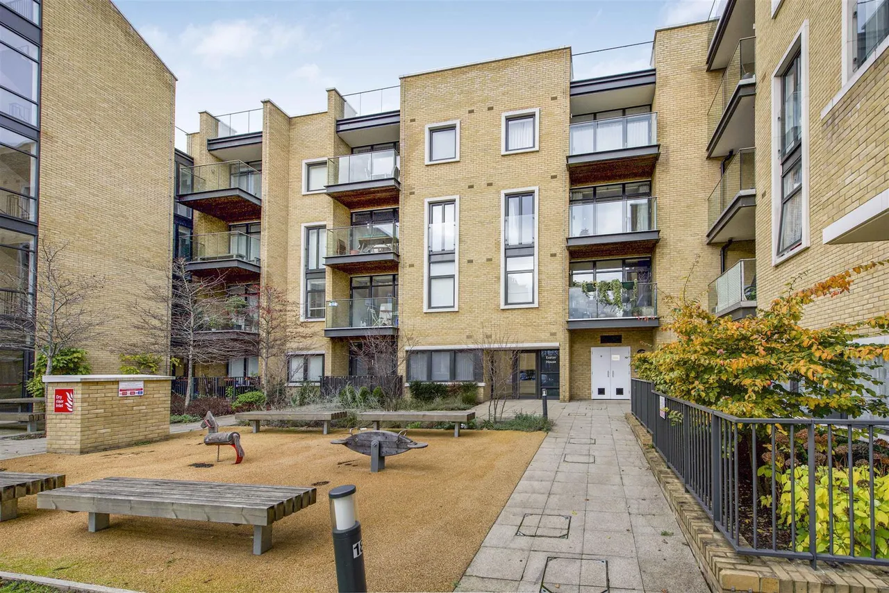 Frazer Nash Close, Isleworth, TW7, photo 9