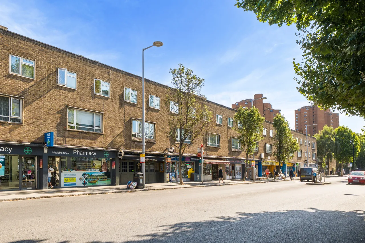 3 bed flat for sale — 27 Ann Lane, London