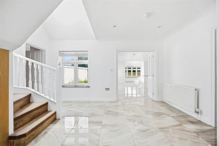 Willow Crescent East, Denham, UB9, photo 3