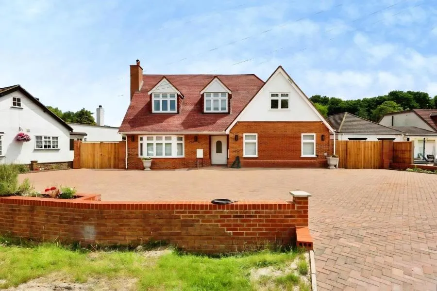 Willow Crescent East, Denham, UB9, photo 24