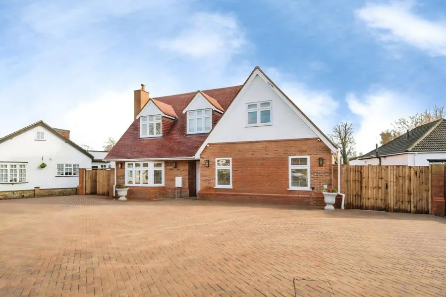 5 bed house for sale, Willow Crescent East, Denham, UB9