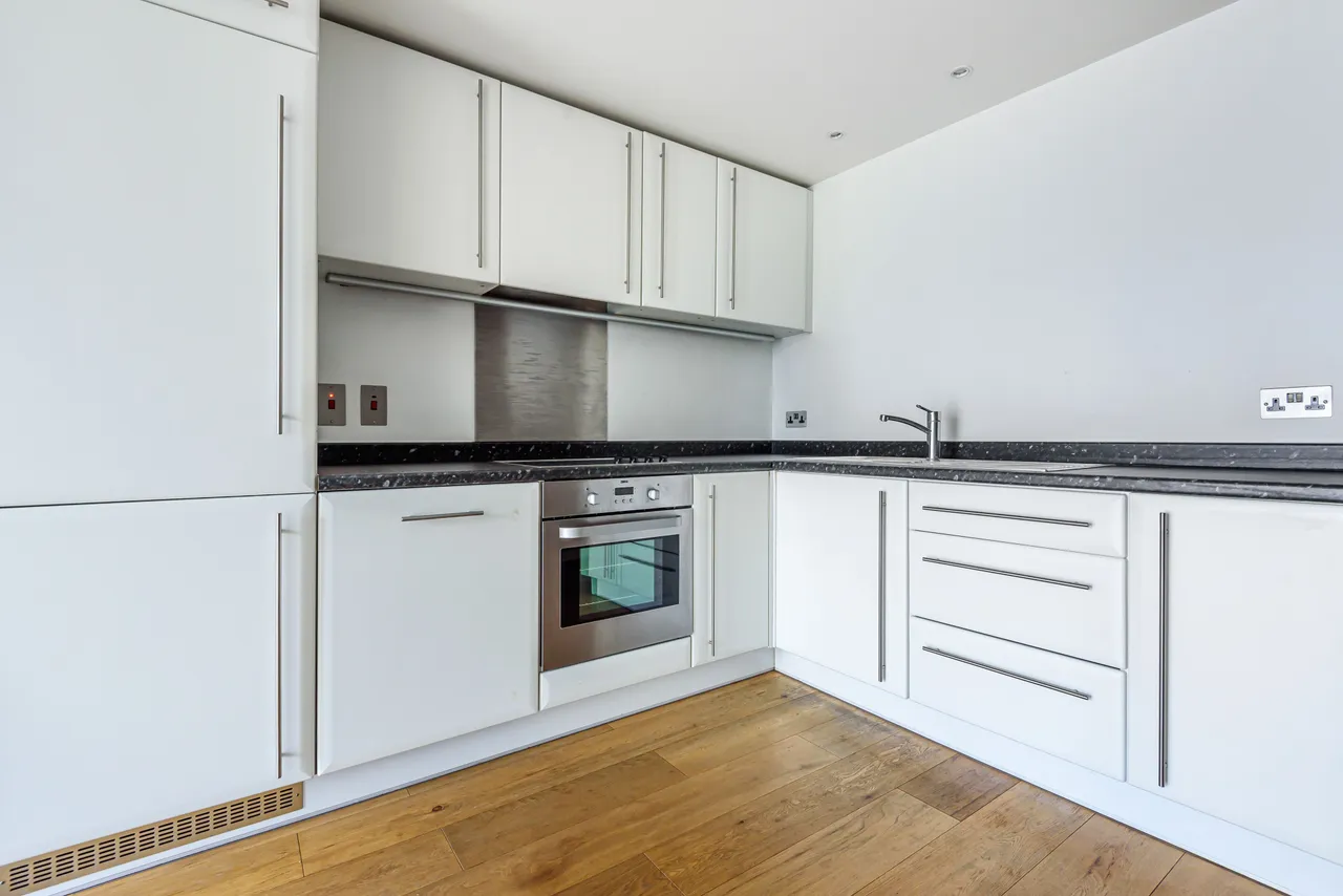 Apartment 304, The Strata, 8 Walworth Road, London, photo 8