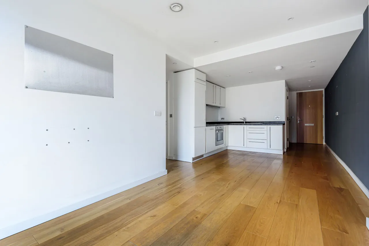 Apartment 304, The Strata, 8 Walworth Road, London, photo 12