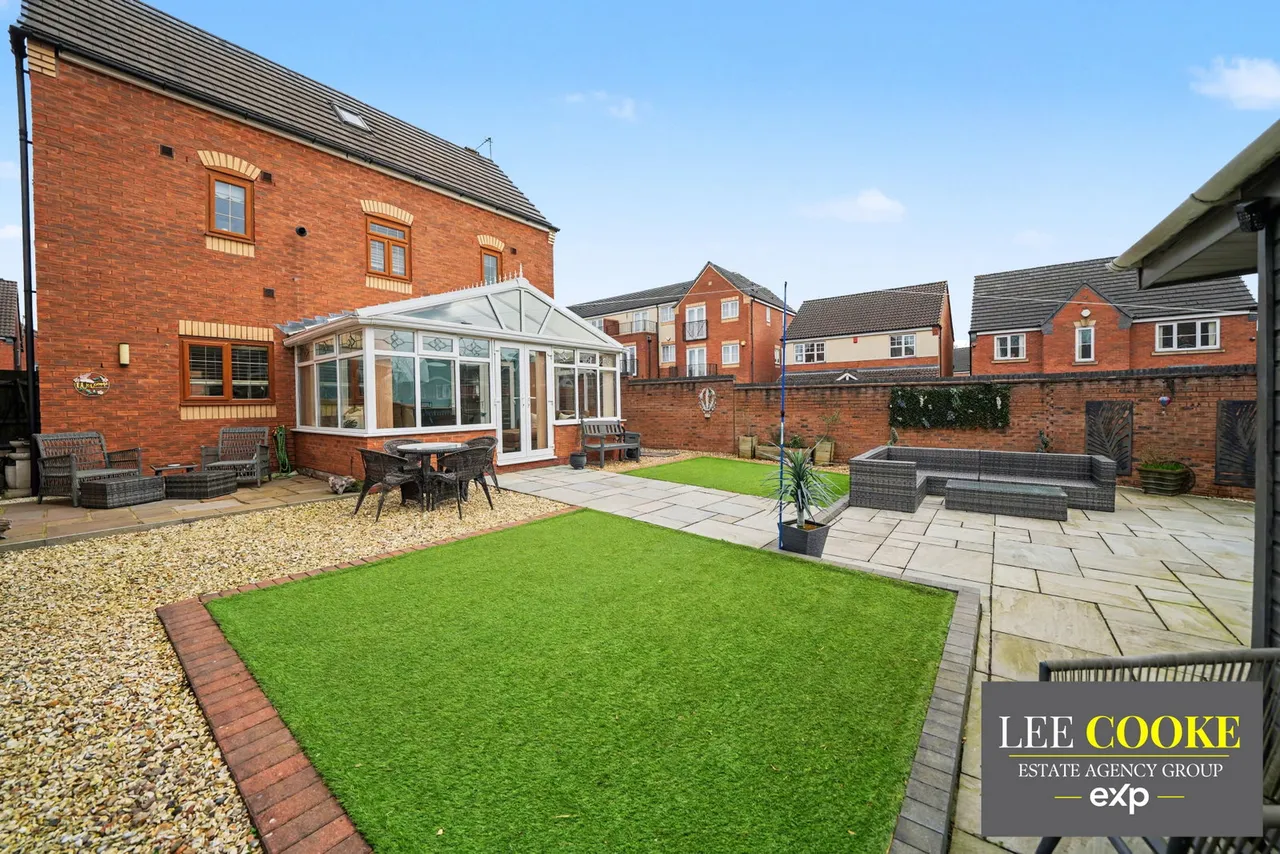 Ratcliffe Drive, Willenhall, Wolverhampton, WV13 2JU, photo 2
