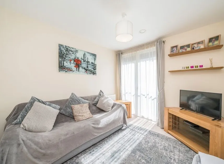 Clarke Avenue, Hounslow, TW3, photo 5