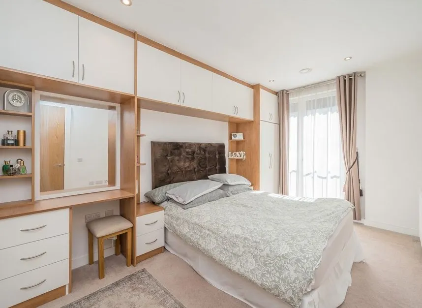 Clarke Avenue, Hounslow, TW3, photo 7