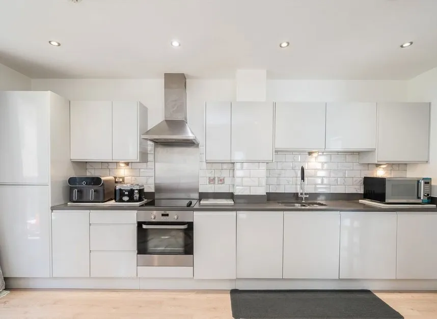 Clarke Avenue, Hounslow, TW3, photo 4
