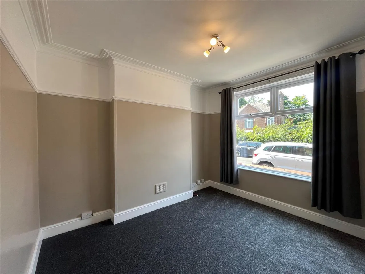 St. Saviours Road, Stockport, SK2, photo 2