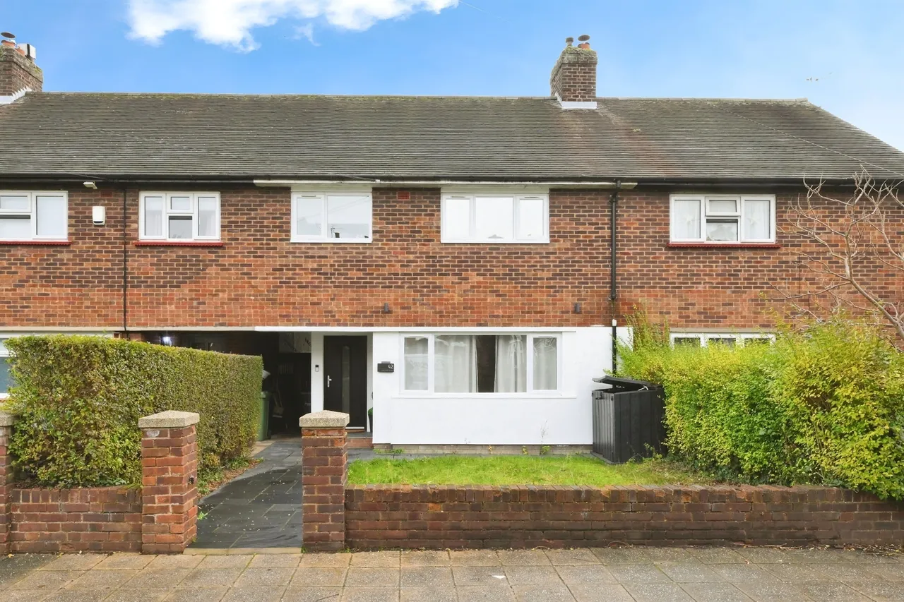 3 bed house for sale — Walton Road, HODDESDON