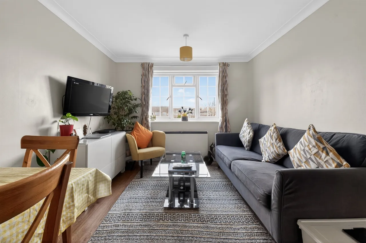 Wilkins Close, Mitcham, CR4, photo 3