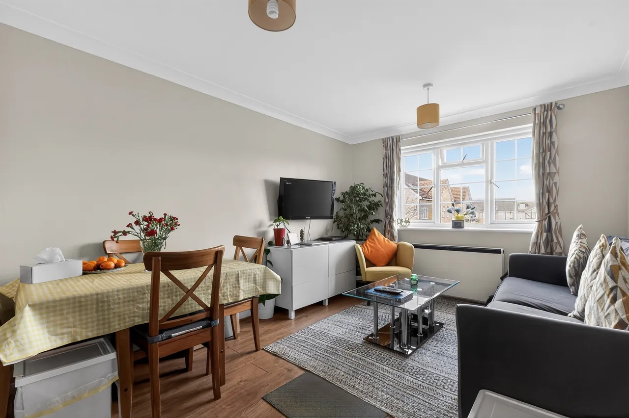 Wilkins Close, Mitcham, CR4, photo 2