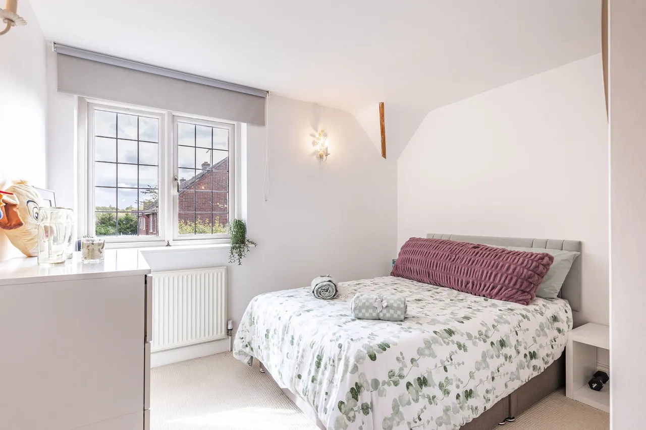 Detached Property in Beetley with, photo 14