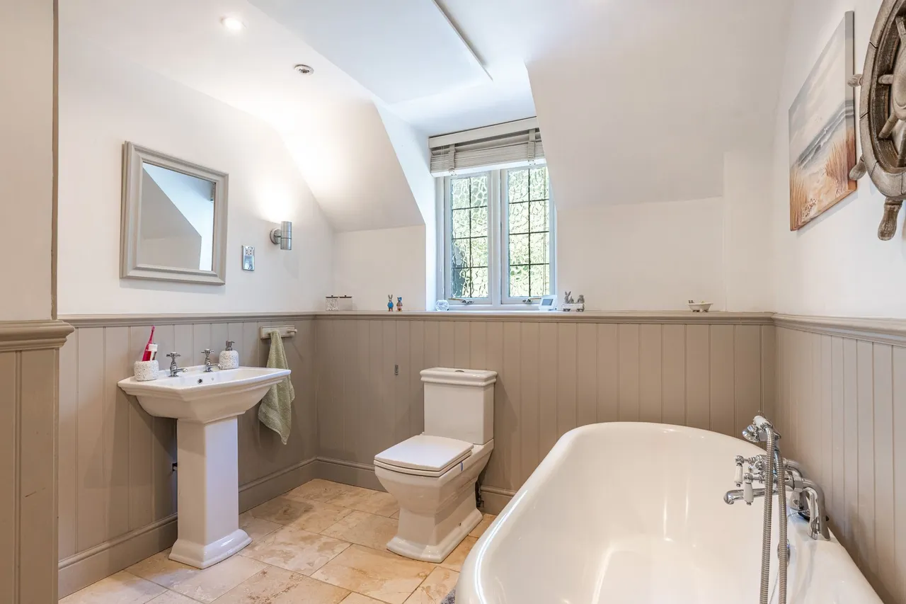 Detached Property in Beetley with, photo 16