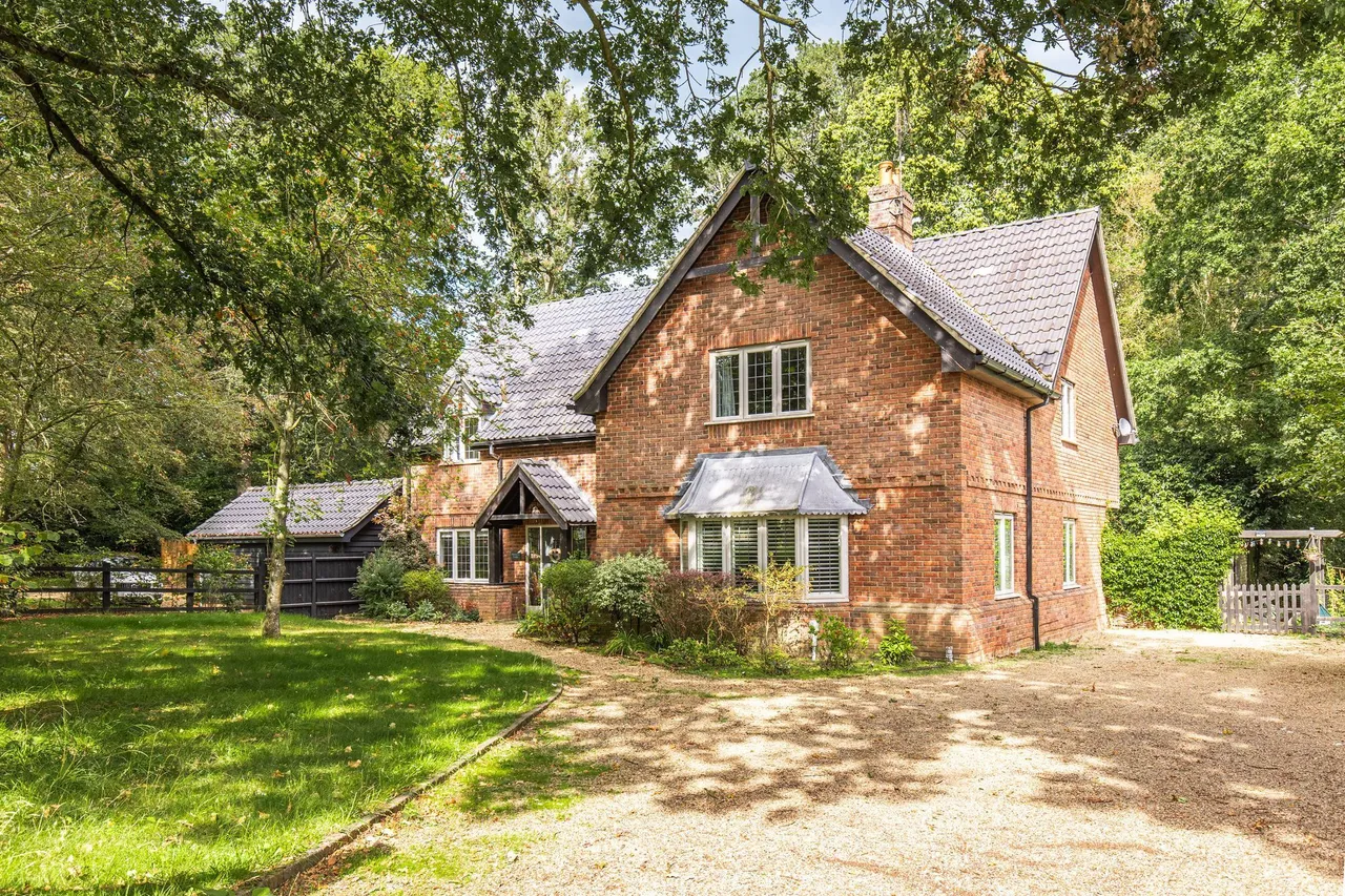 Detached Property in Beetley with, photo 4