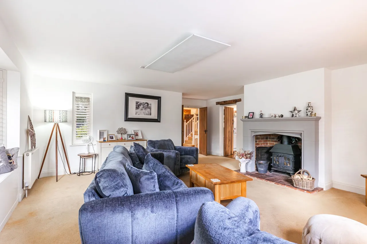 Detached Property in Beetley with, photo 9