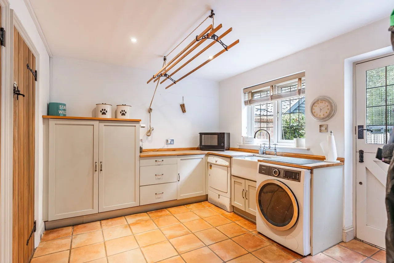 Detached Property in Beetley with, photo 10