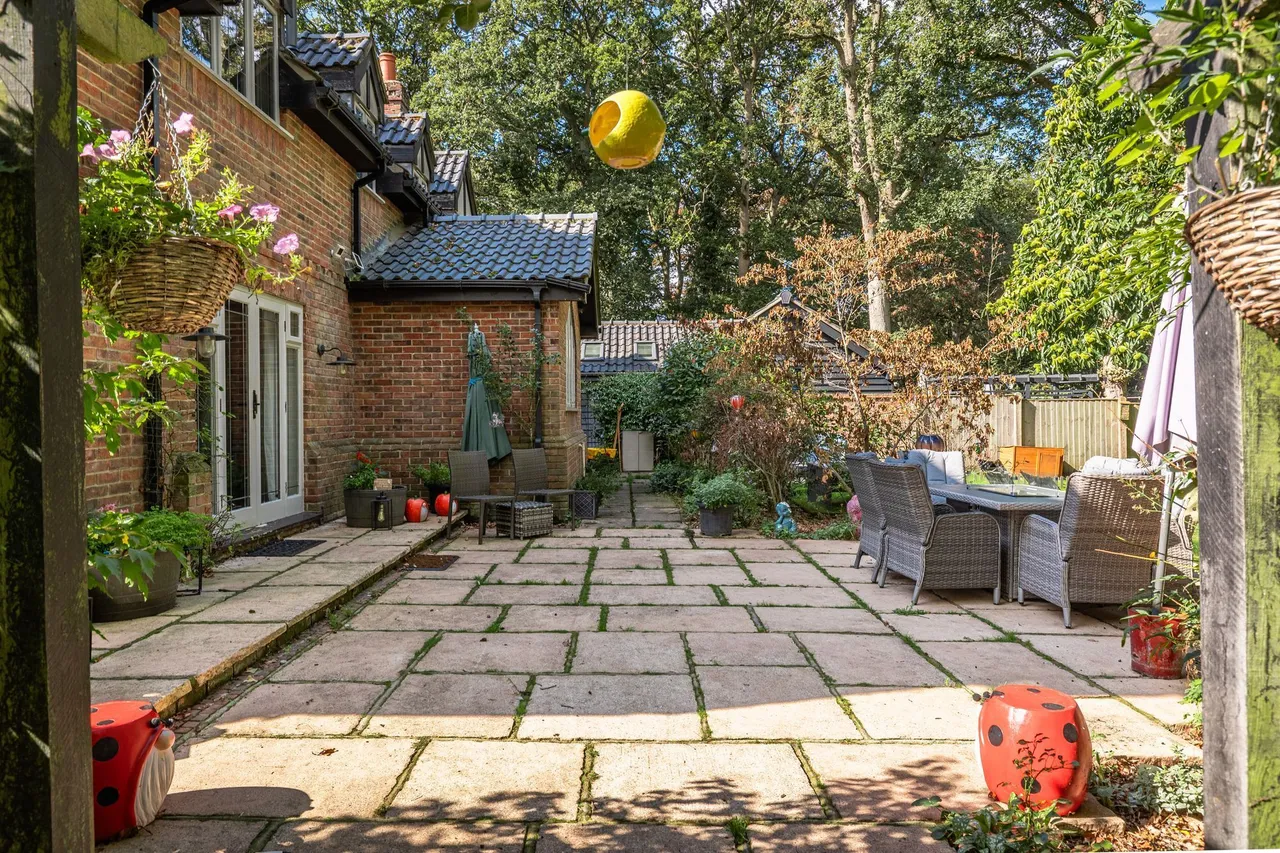 Detached Property in Beetley with, photo 18