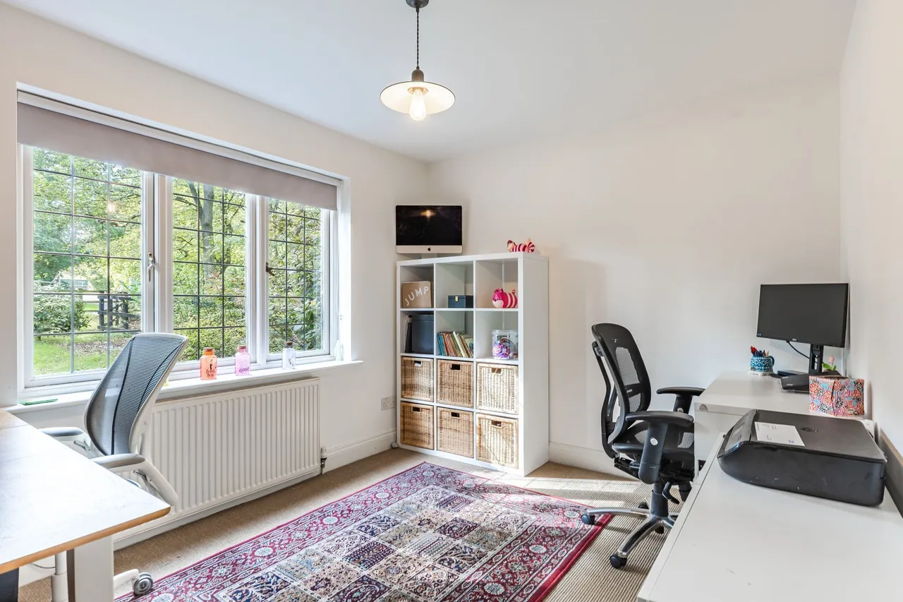 Detached Property in Beetley with, photo 15