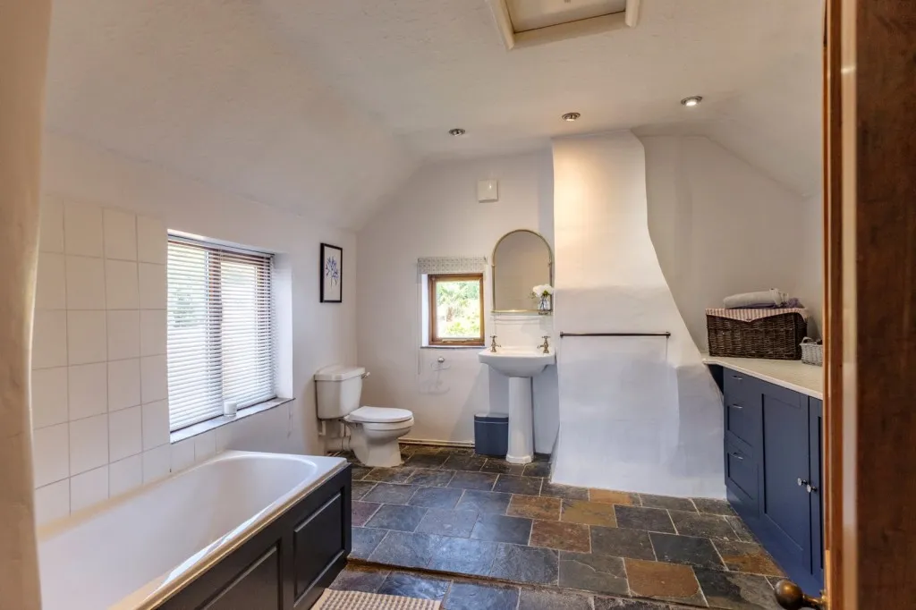The Old Inn, Coleorton, LE67, photo 14