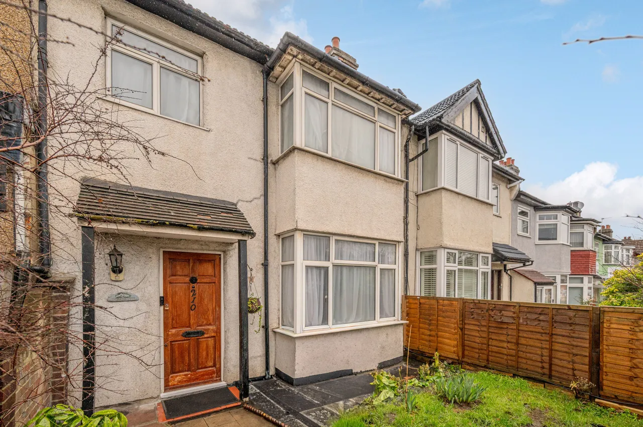 3 bed house for sale — 210 Eardley Road, London