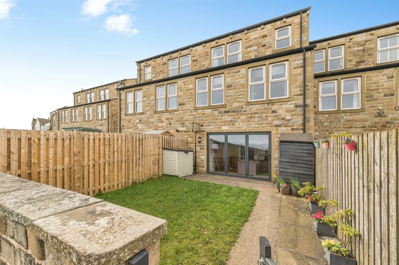4 bed house for sale, St. Georges Road, Scholes, HD9