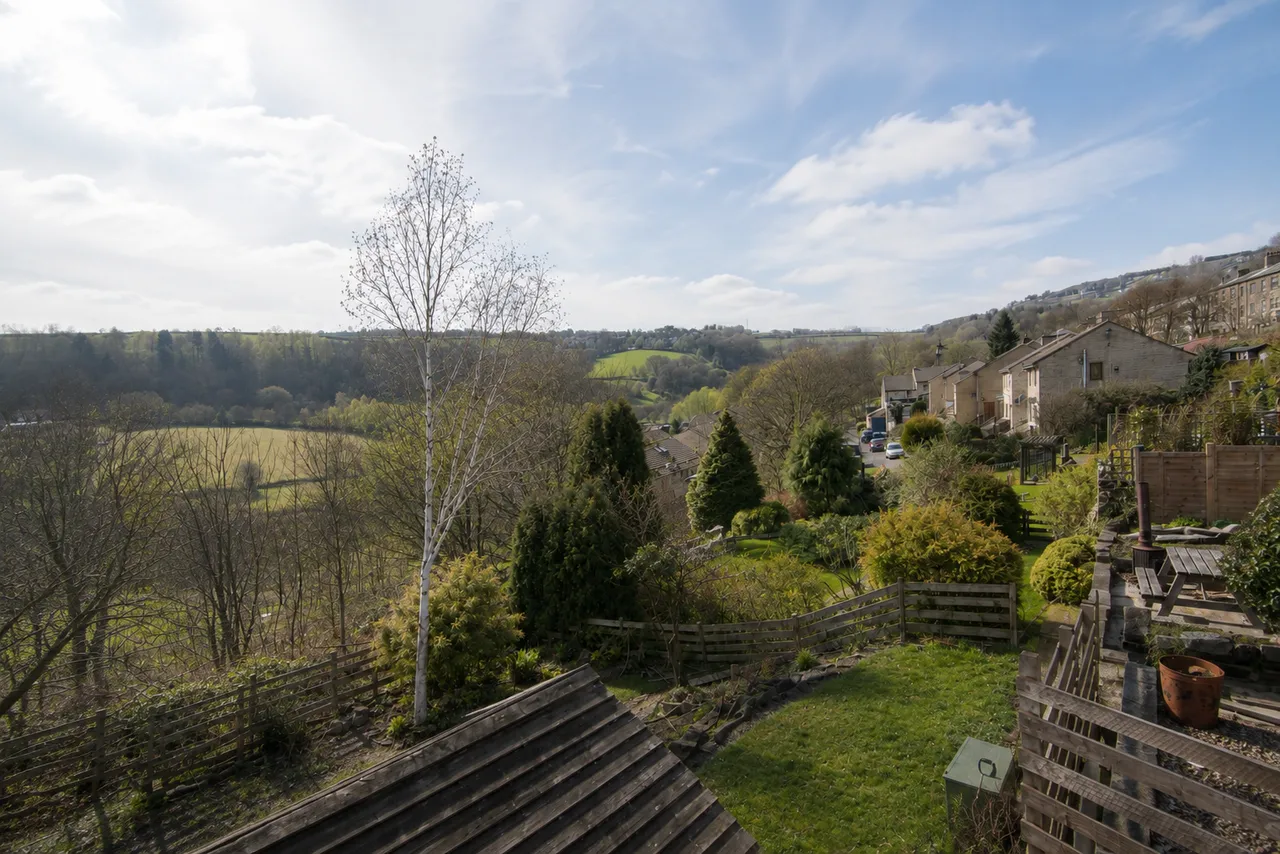 Clay Well, Golcar, HD7, photo 47