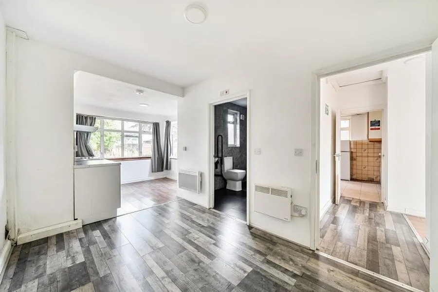 Goffs Road, Ashford, TW15, photo 2