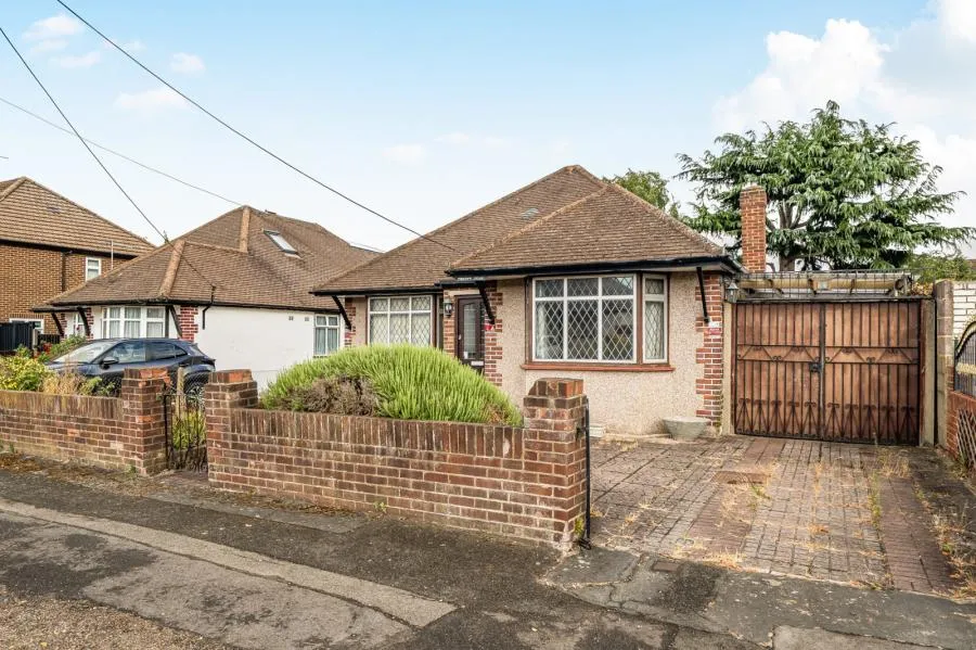 2 bed house for sale, Goffs Road, Ashford, TW15