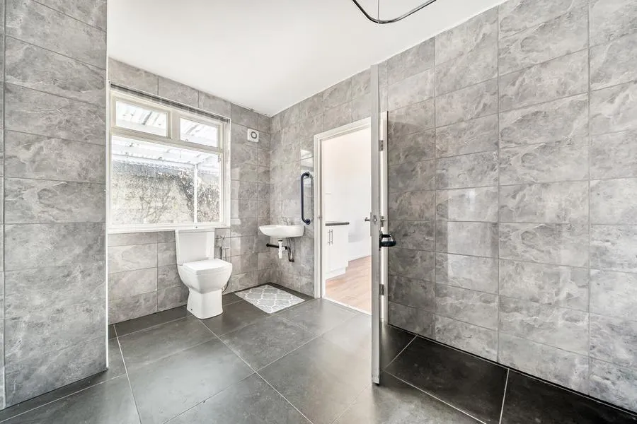 Goffs Road, Ashford, TW15, photo 13