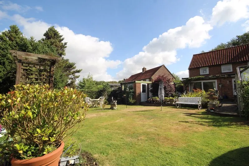 Southdene, Halstead, photo 2