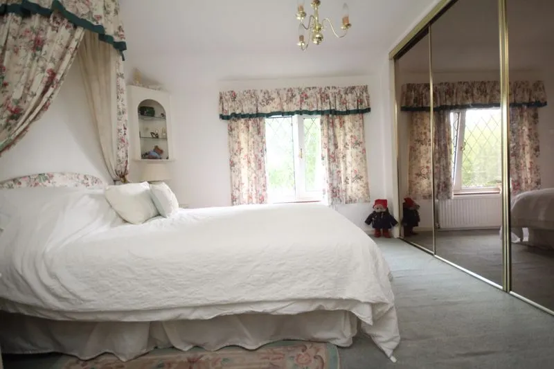 Southdene, Halstead, photo 6