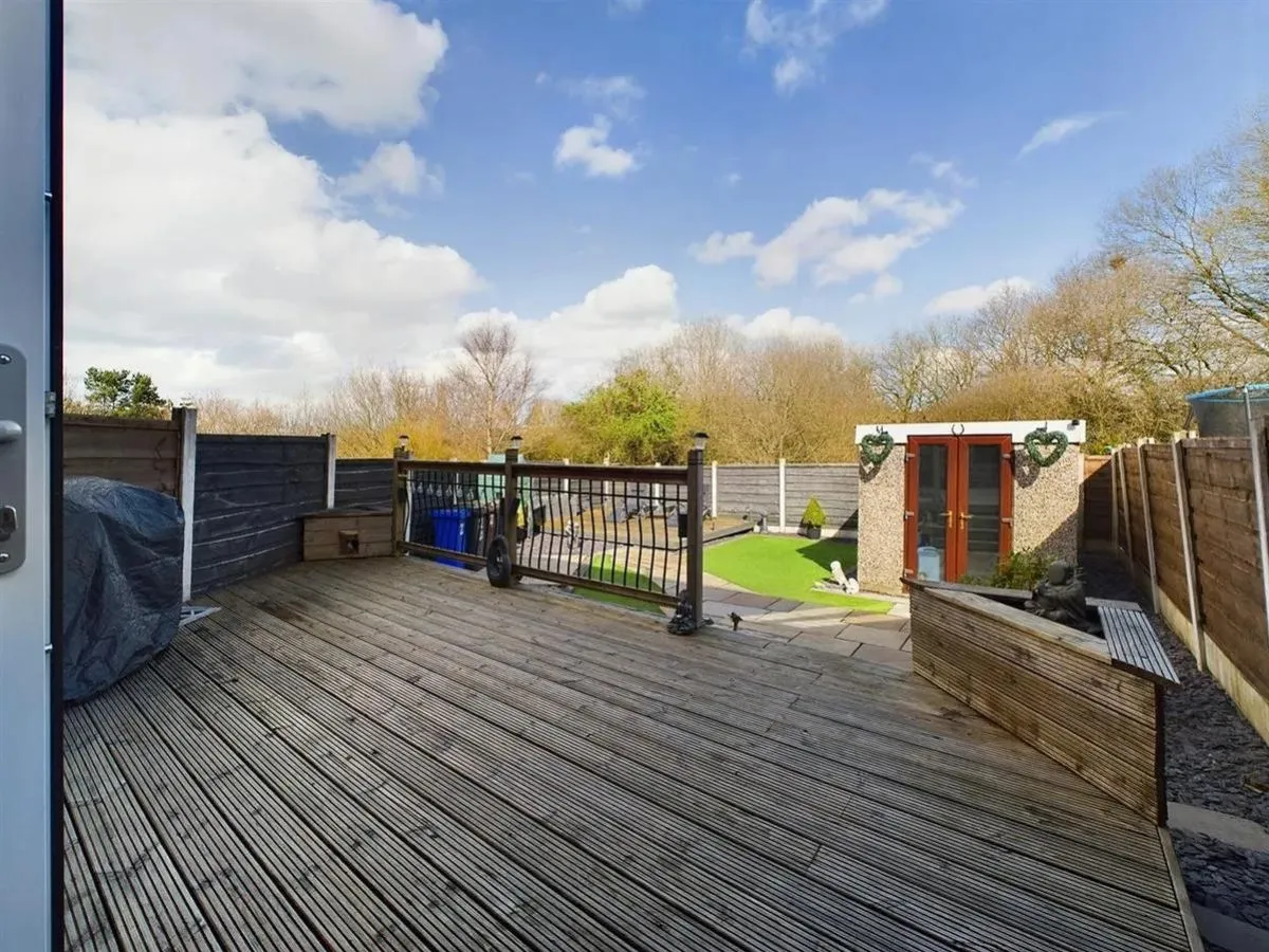 Donald Avenue, Hyde, SK14, photo 15