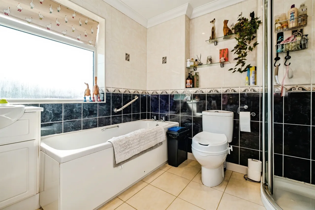 Windrush Close, Worthing, BN13, photo 13