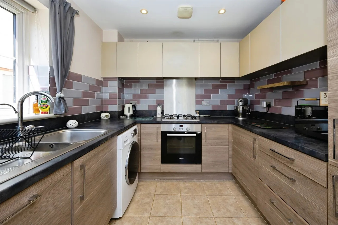 Starling Drive, Finberry, Ashford, photo 2