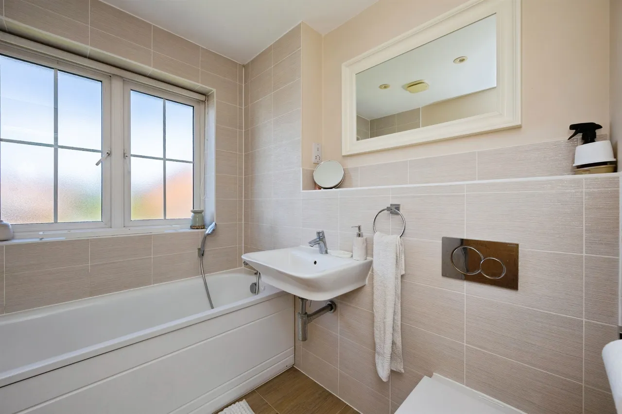 Starling Drive, Finberry, Ashford, photo 11