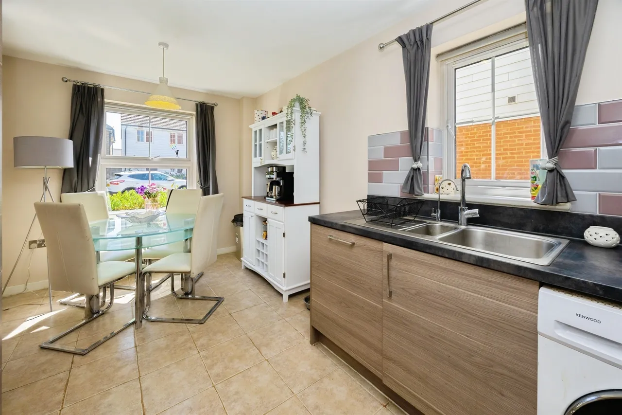 Starling Drive, Finberry, Ashford, photo 4