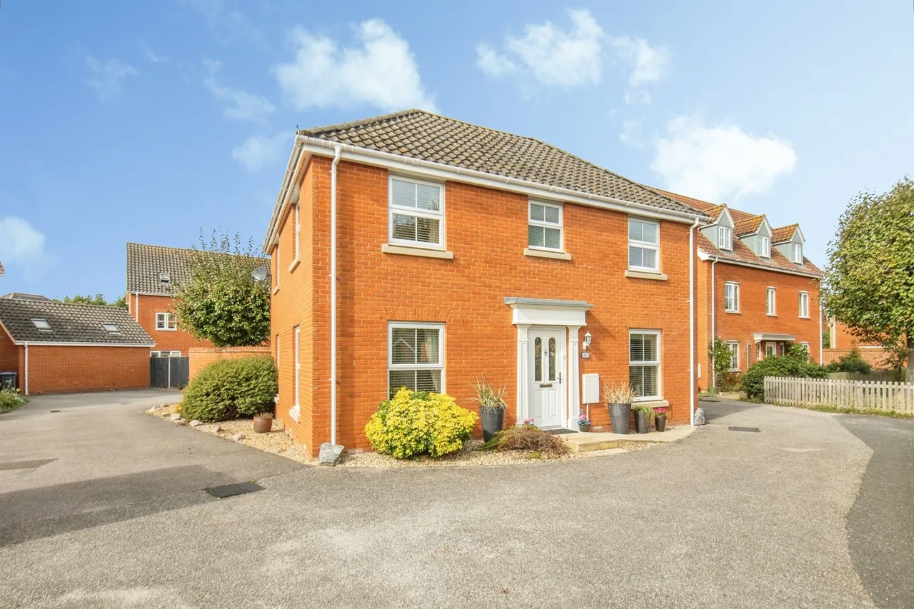 4 bed house for sale, Mayhew Road, Rendlesham, IP12