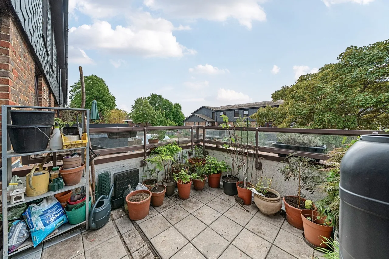 Vivian Square, SE15, photo 3