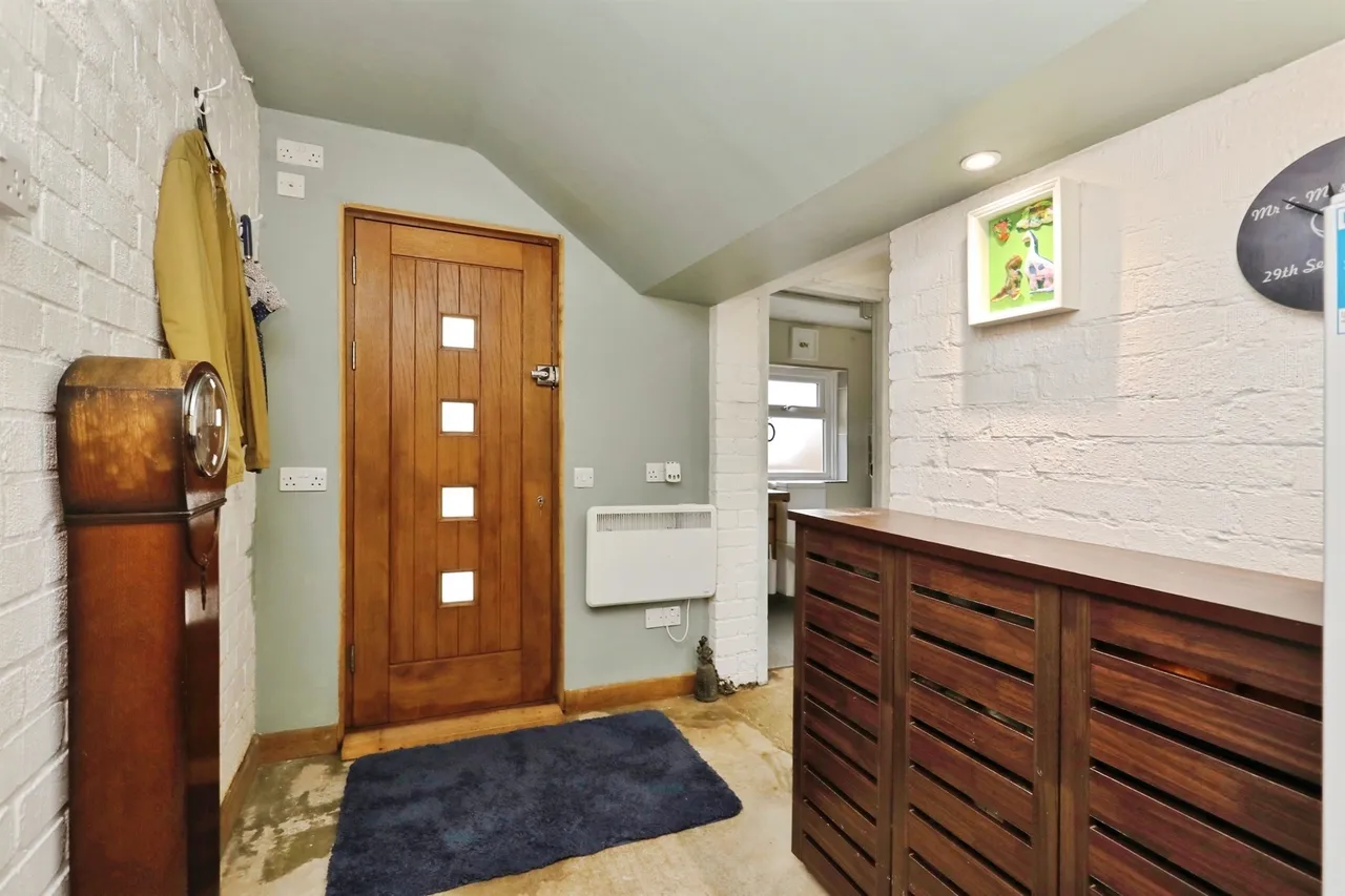 Long Lane, Carlton-In-Lindrick, Worksop, photo 9