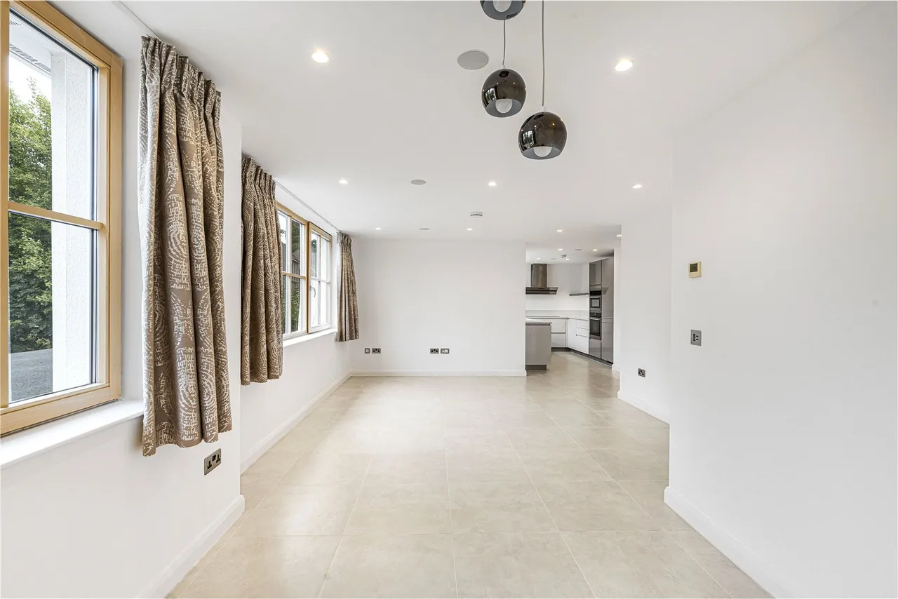 Totteridge Lane, London, N20 8DX, photo 22