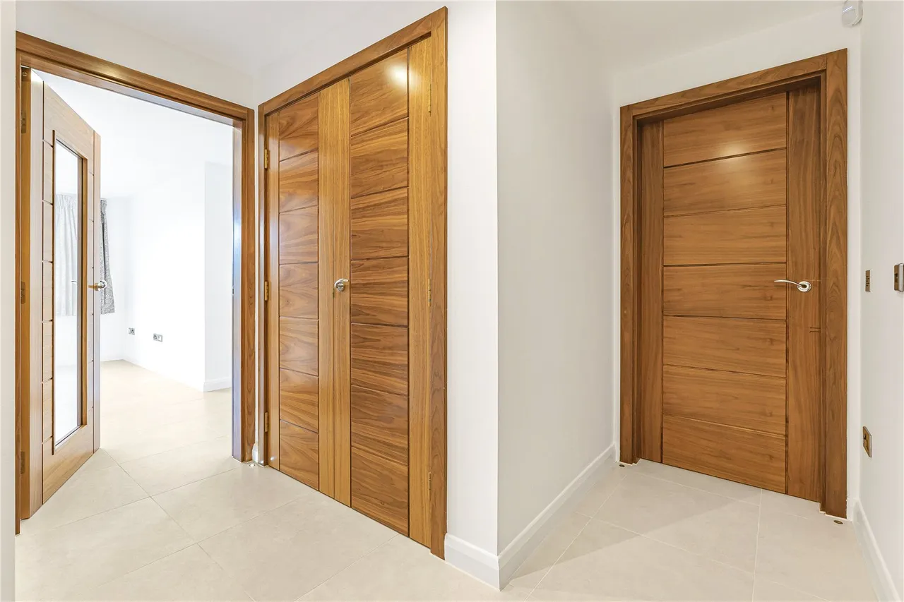 Totteridge Lane, London, N20 8DX, photo 10