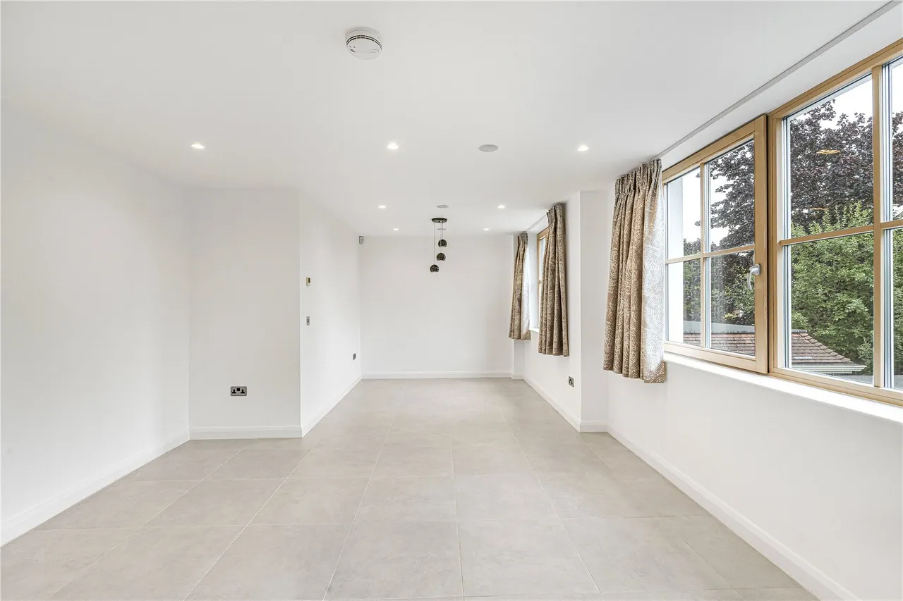 Totteridge Lane, London, N20 8DX, photo 17