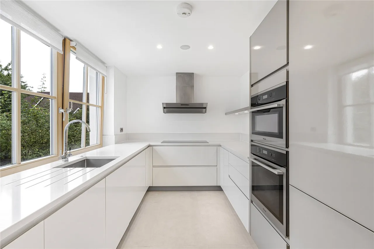Totteridge Lane, London, N20 8DX, photo 3